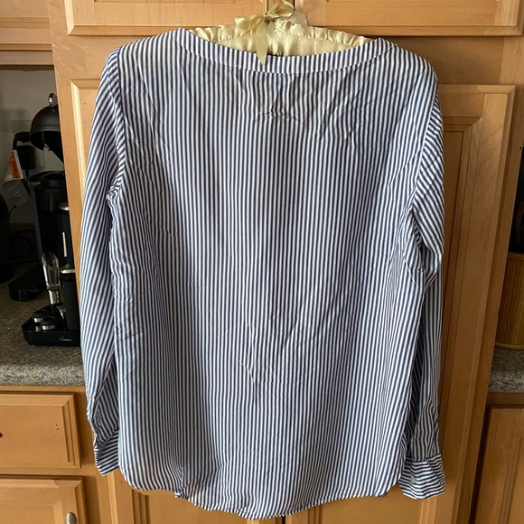 Banana Republic, good used condition top. - Picture 2 of 9